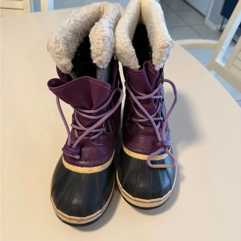 Sorel Purple and Black Winter snow boots size 3 kids‎